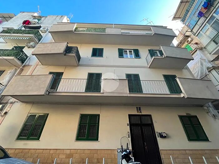 Appartamento quadrilocale in affitto in Via dello Scanzano, Palermo
