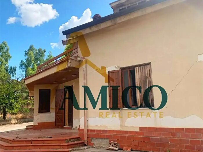 Casa con 8 locali in vendita in Contrada Traversa Snc, Ventimiglia Di Sicilia