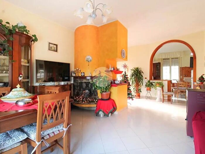 Appartamento quadrilocale in vendita in Via Giove, Pineto