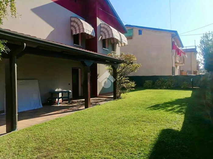 Casa trilocale in affitto in Via Roma, Albignasego