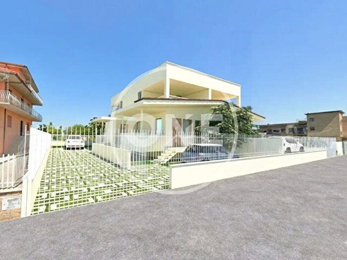 Casa quadrilocale in vendita in Via Ollastra Simaxis, Roma