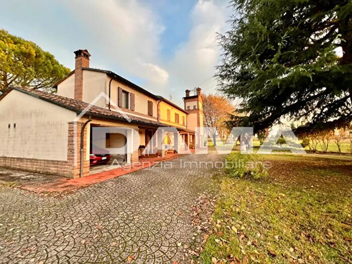 Casa con 12 locali in vendita in Forli