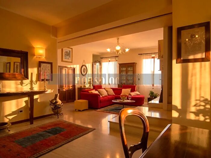 Casa con 9 locali in vendita in Via Lombardia, Perugia