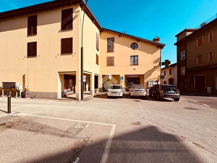 Appartamento trilocale in vendita in Via S Gaetano, Casatenovo