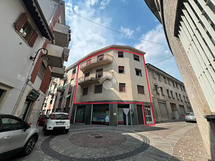 Casa con 6 locali in vendita in Via Giovanni XXIII, Gandino