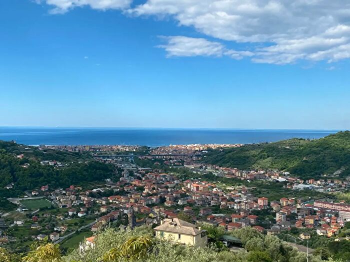 Casa con 6 locali in vendita in Via degli Ulivi, Cogorno