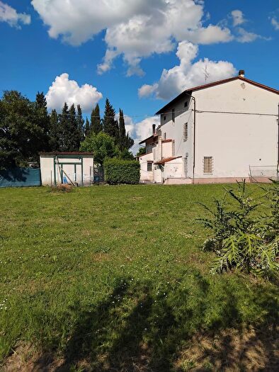Casa con 8 locali in vendita in Cerreto Guidi