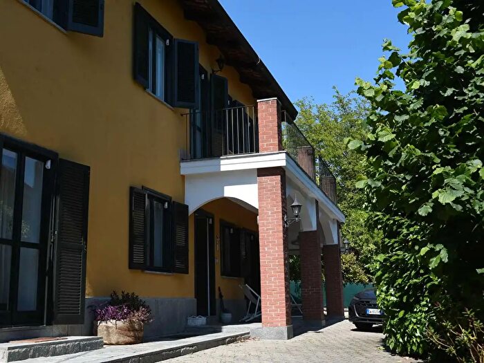 Casa con 10 locali in affitto in Strada Castelvecchio, Moncalieri