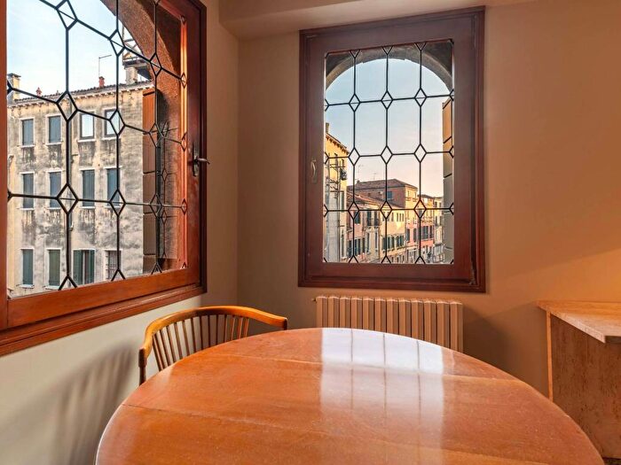 Appartamento con 6 locali in affitto in Dorsoduro San Barnaba, Venezia