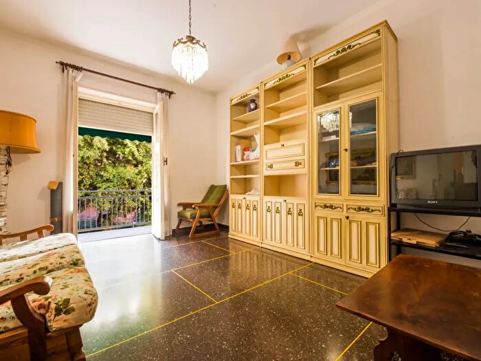 Appartamento quadrilocale in vendita in Via dell'Ombra, Genova