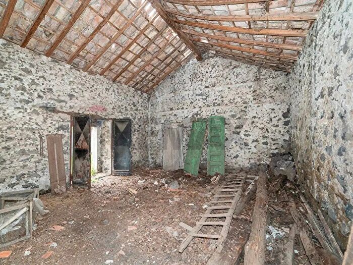 Casa con 8 locali in vendita in Nicolosi