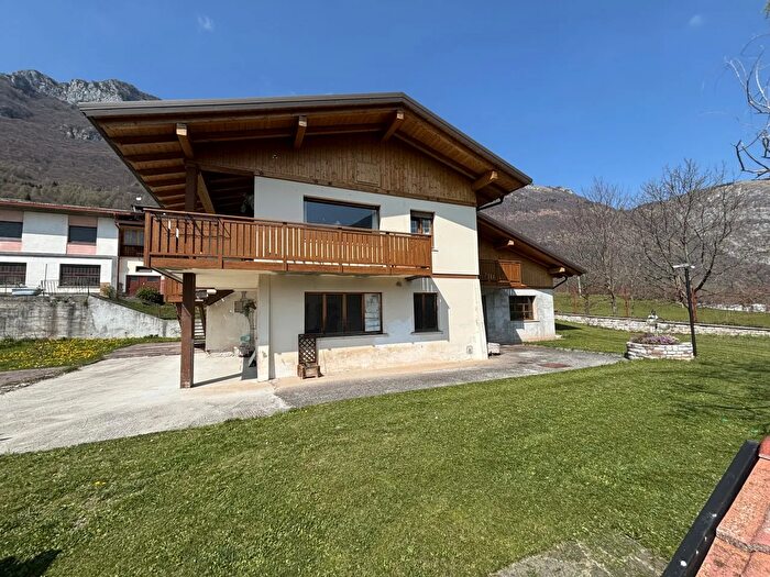 Casa trilocale in vendita in Podenzoi, Longarone