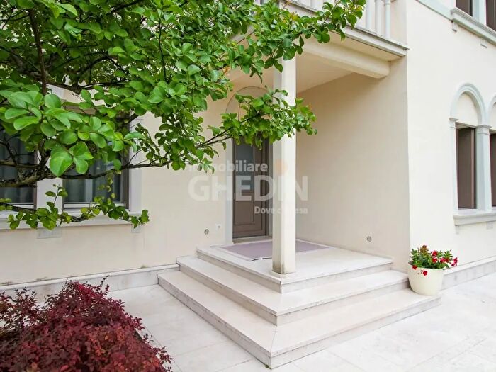 Casa con 16 locali in vendita in Conegliano