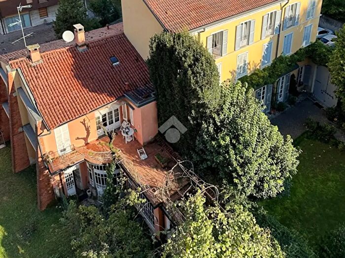 Appartamento trilocale in vendita in Via Cesana Claudio, Carate Brianza