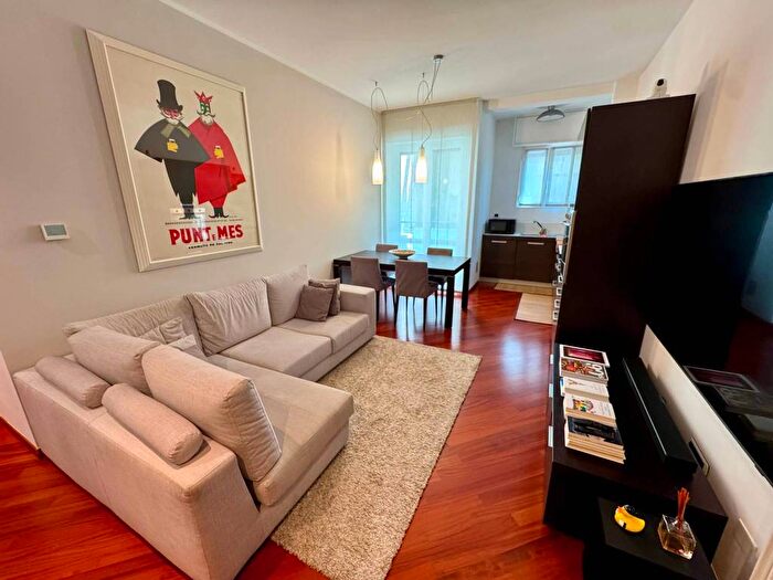 Appartamento trilocale in affitto in Navigli Darsena, Milano