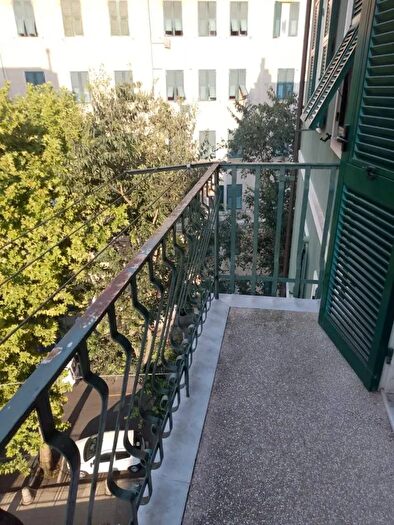 Appartamento trilocale in vendita in Via Bolzaneto Genova, Genova