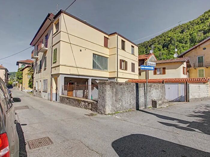 Appartamento bilocale in vendita in Via Vidoletti, Cuveglio