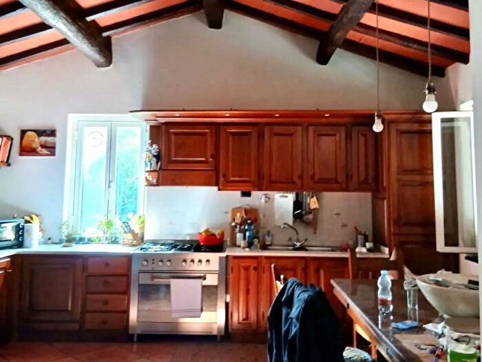 Casa con 7 locali in vendita in Pietrasanta