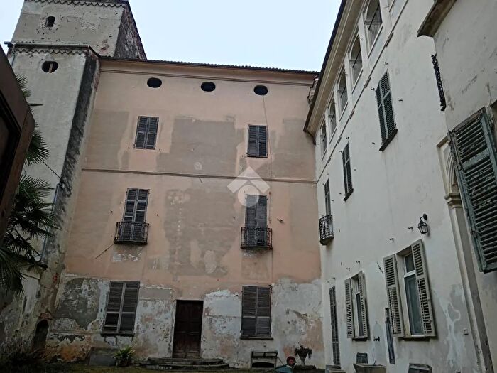 Casa con 12 locali in vendita in Via Cassoti Gassino, Vigone