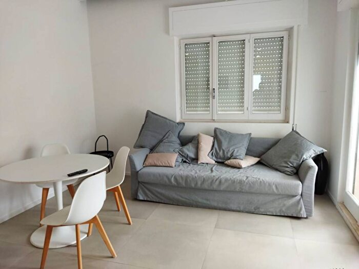 Appartamento trilocale in affitto in SS, Giovinazzo