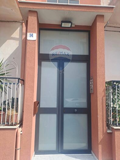 Appartamento con 5 locali in vendita in Via Acitrezza a, Catania