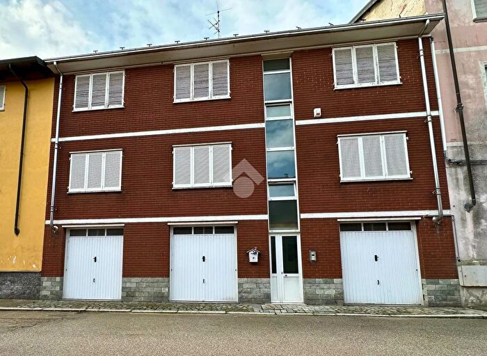 Casa con 12 locali in vendita in Via J Suigo di Levante, San Germano Vercellese