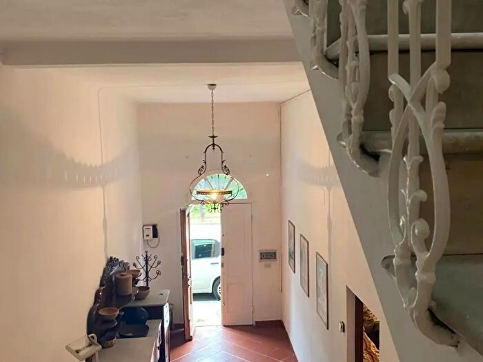 Casa con 5 locali in vendita in Viareggio