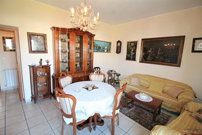 Appartamento con 5 locali in vendita in Via Turati, Aulla
