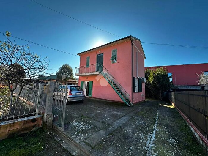 Casa quadrilocale in vendita in Via Palvotrisia, Castelnuovo Magra