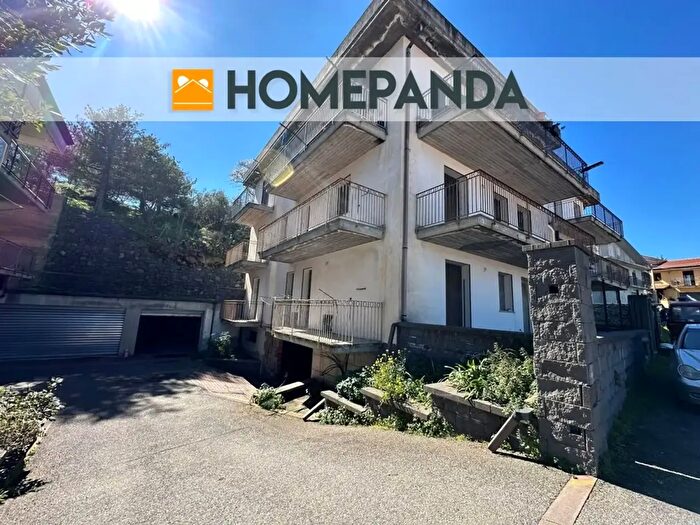 Appartamento trilocale in vendita in Castiglione di Sicilia Solicchiata, Castiglione Di Sicilia