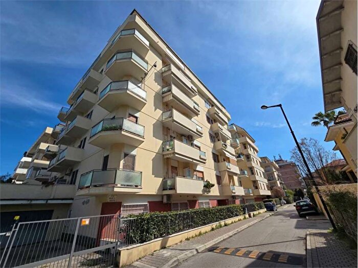 Appartamento con 5 locali in affitto in via Monte Grappa, Viale Bovio Piazza Duca degli Abruzzi, Pescara