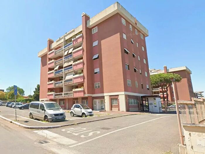 Appartamento trilocale in vendita in Via del Poggio di Acilia, Roma