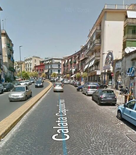 Appartamento trilocale in vendita in Calata Capodichino, Napoli