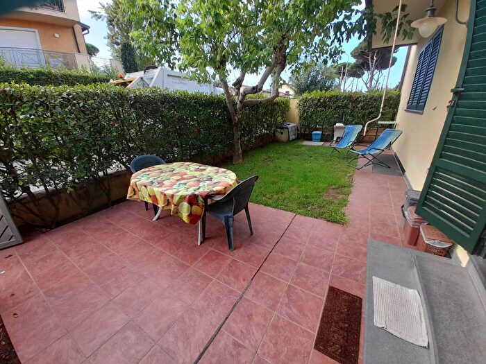 Appartamento bilocale in affitto in Via Massaua, Pietrasanta