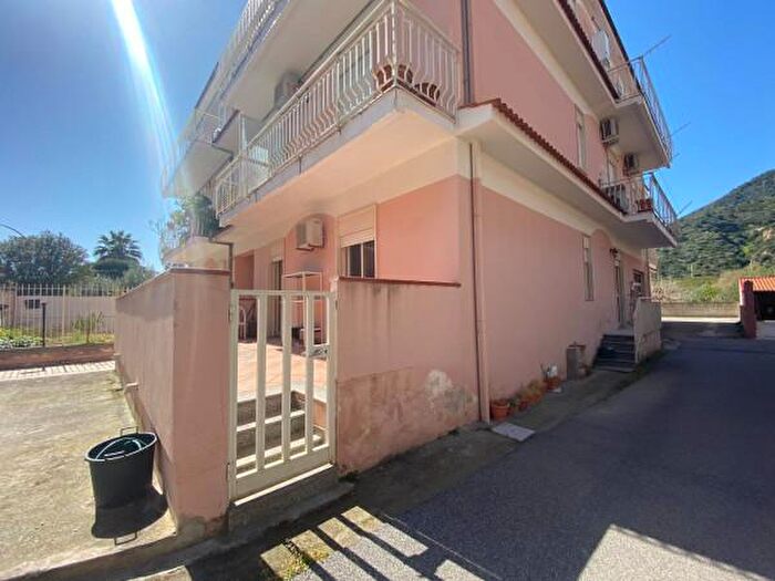 Appartamento trilocale in vendita in Via Alcide De Gasperi, Oliveri