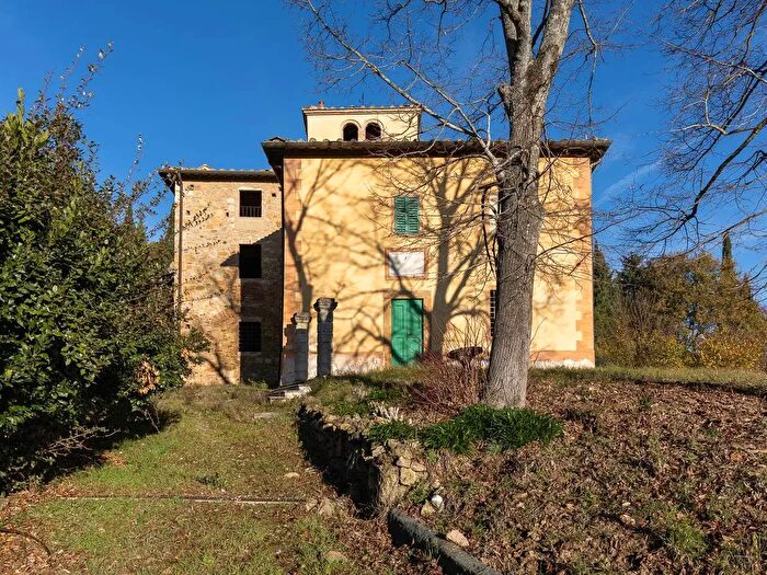 Appartamento con 5 locali in vendita in Poggibonsi