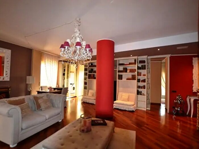 Appartamento con 6 locali in vendita in Via Milano, Vigliano Biellese