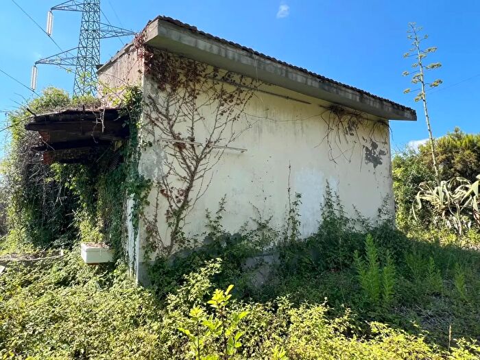 Casa con 5 locali in vendita in Ia Sandro Pertini, Luni