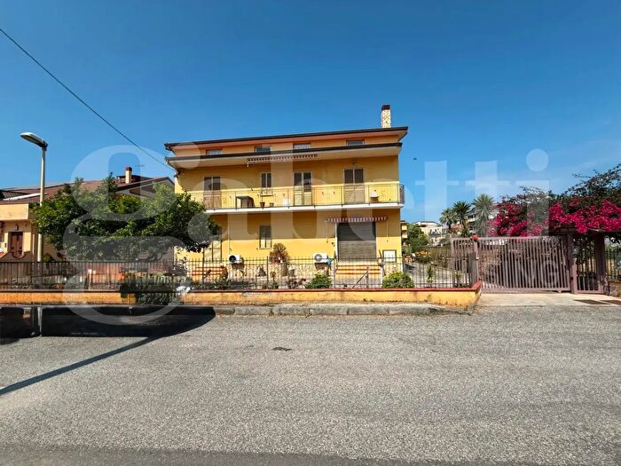 Casa con 10 locali in vendita in Via Olanda, Amantea