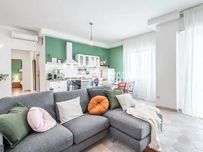 Appartamento trilocale in vendita in Via Castelmaraldo, Modena