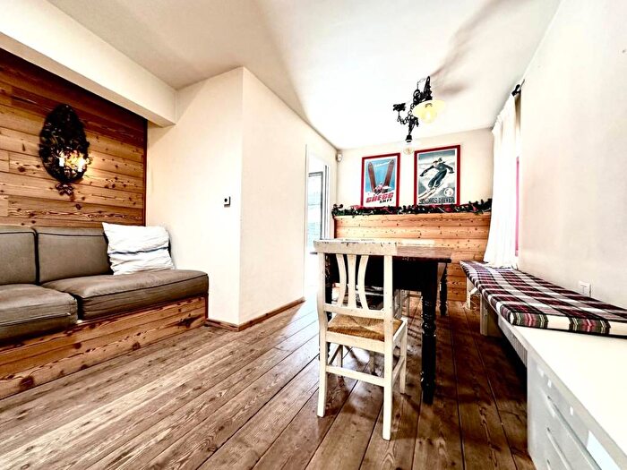 Appartamento trilocale in affitto in Via Monte Grappa, Colle Sestriere, Sestriere