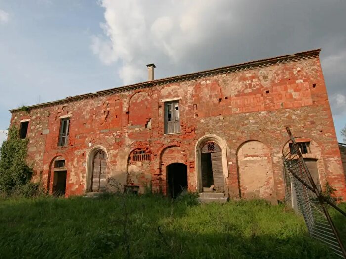 Casa con 15 locali in vendita in Sinalunga