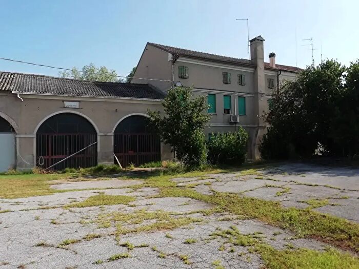Casa con 12 locali in vendita in Cavarzere Via Spalato, Cavarzere