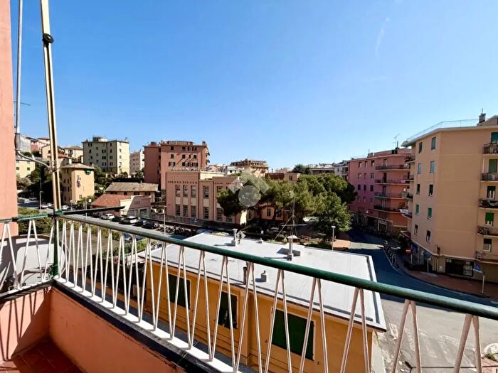 Appartamento quadrilocale in vendita in Via del Commercio, Genova