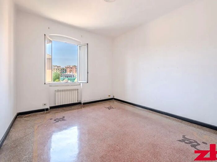 Appartamento con 6 locali in vendita in Via Borgoratti, Genova