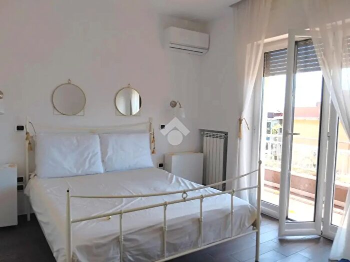 Appartamento trilocale in affitto in Via Gabriele Jannelli, Napoli