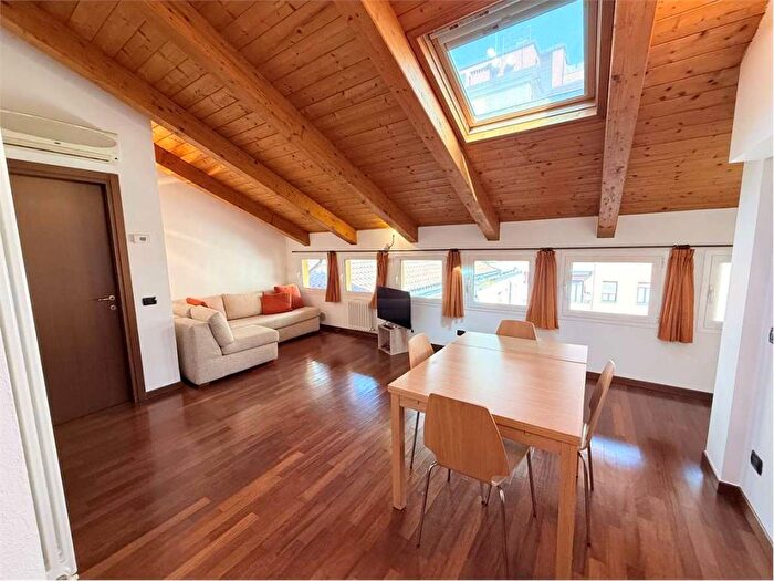 Appartamento bilocale in affitto in Via Lazzaro Palazzi, Porta Venezia, Milano