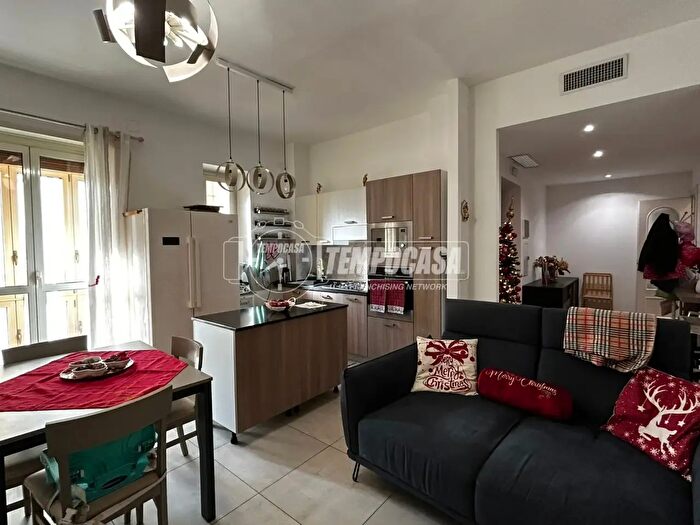 Appartamento trilocale in vendita in Via Foligno, Torino