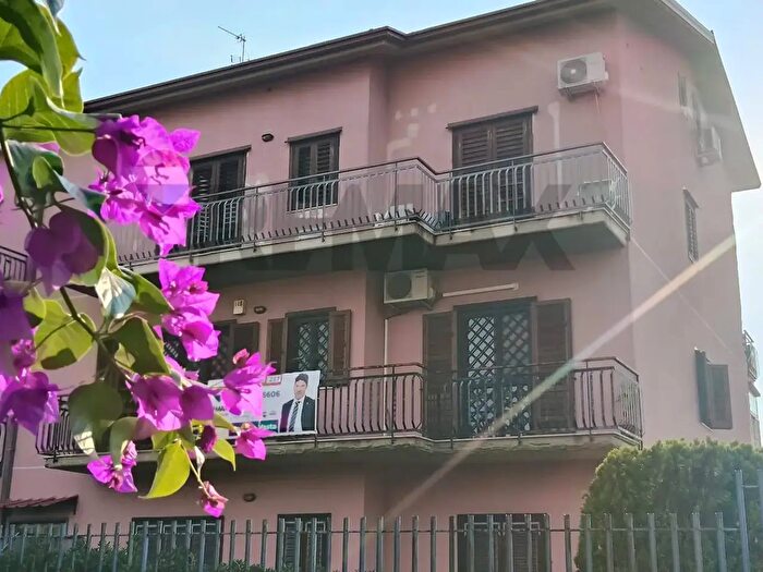 Appartamento con 5 locali in vendita in Via Raffaello Sanzio, Gravina Di Catania