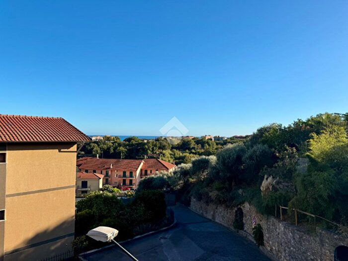 Appartamento trilocale in vendita in Via Palermo, Ceriale